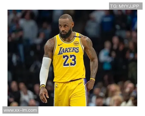 詹姆斯状态回暖过去7场表现出色场均279分79板76助命中率高达55