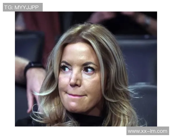 火花队传奇球员里奇亚杰克逊高中5号球衣正式退役庆祝三连冠辉煌历史