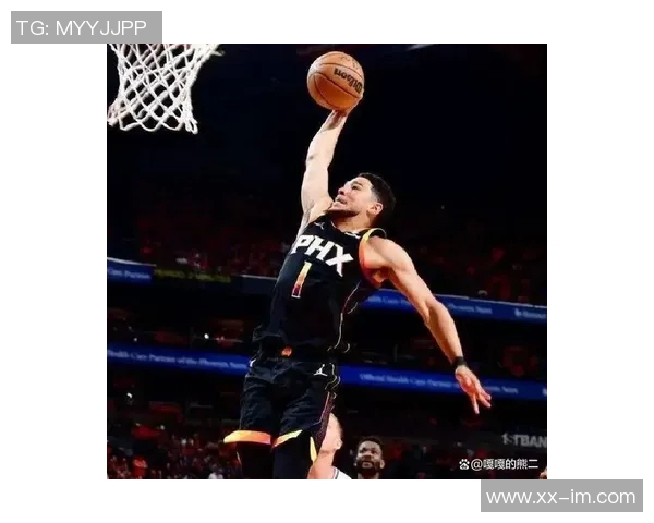 布克上半场表现挣扎12投5中仅得14分5篮板罚球命中率低迷